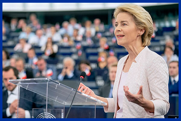 Ursula von der Leyen, președintele Comisiei Europene, vorbind în PE