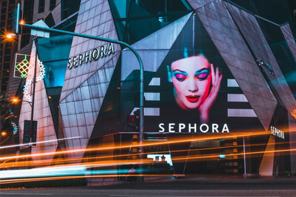 Magazin Sephora cu produse făcut de Anastasia Soare și compania ei din Beverly Hills